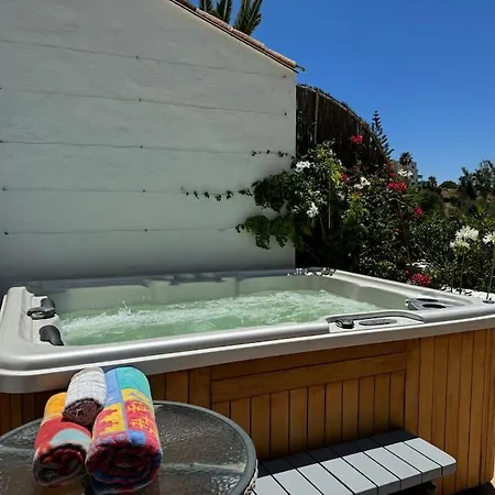 شقة Exotic House With Jacuzzi, Near The Sea