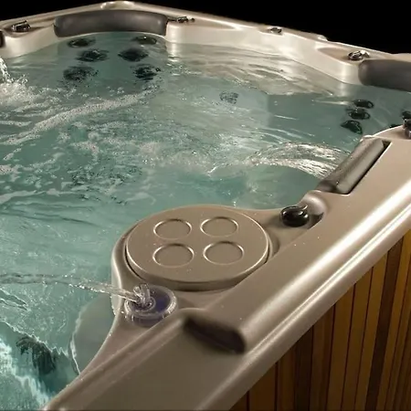 Exotic House With Jacuzzi, Near The Sea شقة ميخاس